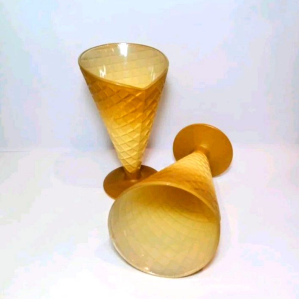 2 VTG waffle cone art glass. Made in Italy.